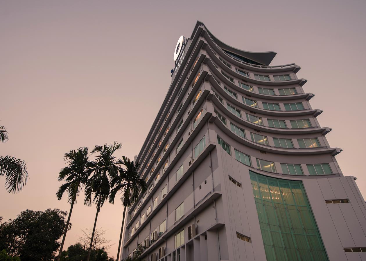 Wyne Hotel Yangón Exterior foto