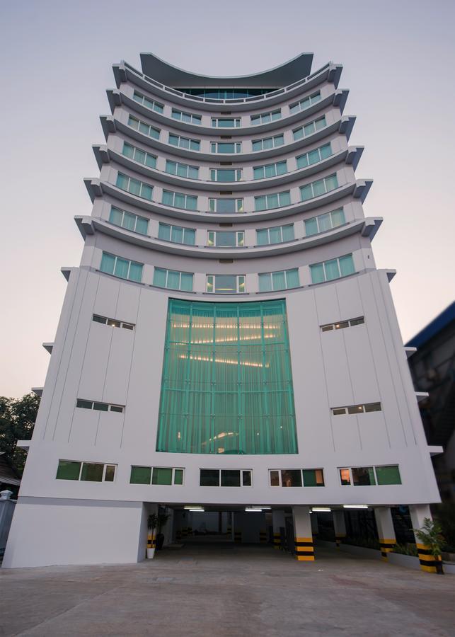 Wyne Hotel Yangón Exterior foto